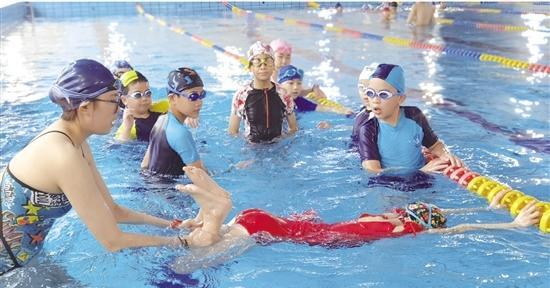 小学生游泳训练技巧大揭秘（从零基础到游泳高手，让孩子学会游泳的秘诀！）