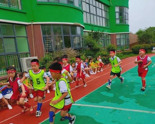 幼儿足球带球奔跑射门的技巧（让孩子享受足球的乐趣，提升带球和射门的技能）
