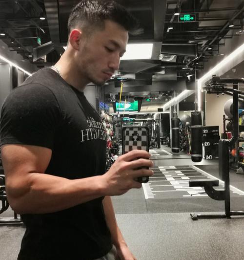 乒乓球箭步蹲训练的技巧与方法（提升乒乓球运动员速度与反应能力的关键训练）