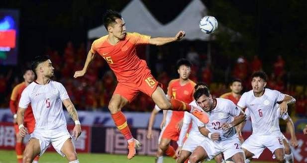 中国男足夺冠世界杯的历史壮举（奇迹！中国男足在世界杯赛场上崭露头角）