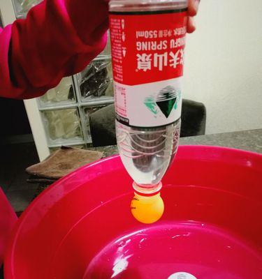 乒乓球旁边的水是如何影响比赛的？（水滴的存在对乒乓球比赛的视觉、手感和速度有何影响？）
