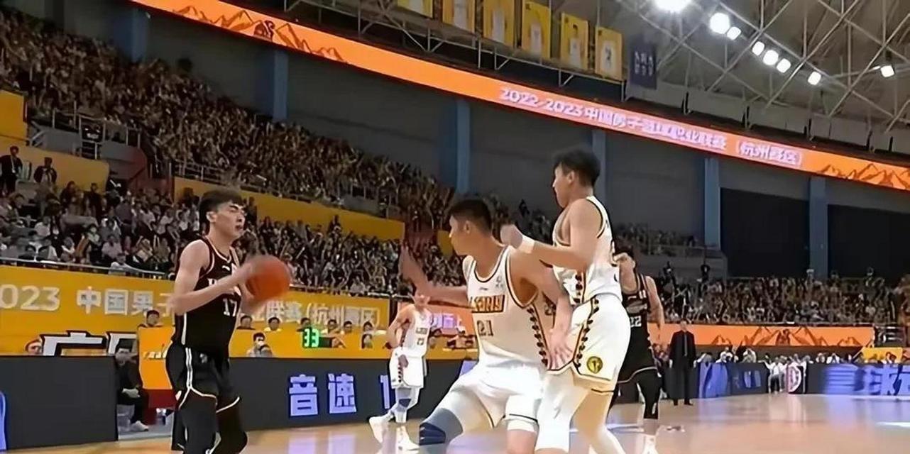 篮球防守离多远合适打假球？（探讨篮球比赛中防守距离的合理性与打假球之间的关系）