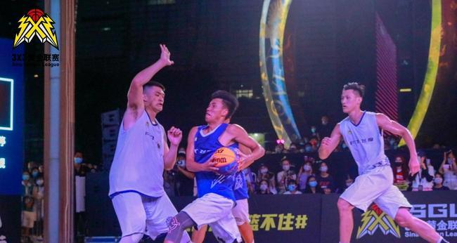篮球防守王师傅——无敌的防守之王（揭秘篮球场上的防守天才）