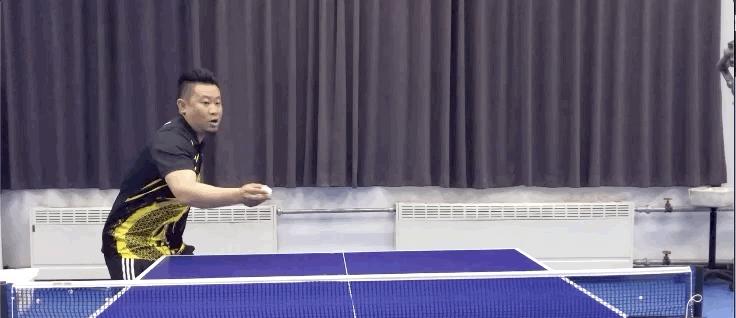 掌握乒乓球弧线球的技巧与战术（提高击球准确性和变线能力的关键技巧）