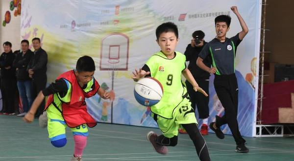 小学生篮球技能发展中防守的重要性（培养小学生篮球技能的关键在于防守训练）
