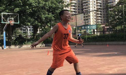篮球防守滑步技巧大揭秘（掌握多种滑步技巧，提升篮球防守效果）