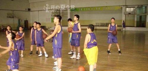 篮球比赛中的3秒防守罚则（规则解读与应对策略）