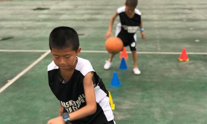 篮球防守（探索篮球防守的关键技巧和战术策略）
