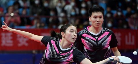 乒乓球双打技巧之双右手如何发挥优势（掌握乒乓球双打技巧，发挥双右手的配合默契）
