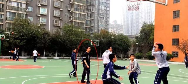 篮球全场一人不参与防守的战术（破局者——单人进攻策略的力量）