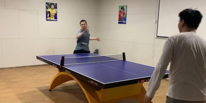 乒乓球接爆冲球技巧（掌握高效应对，提升接球水平）