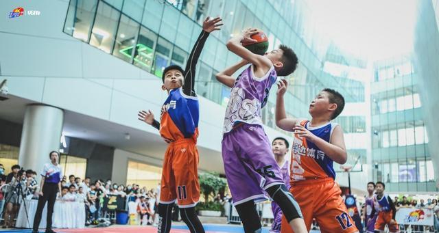 小篮球U10防守教学指南（培养小篮球运动员防守技能的关键）