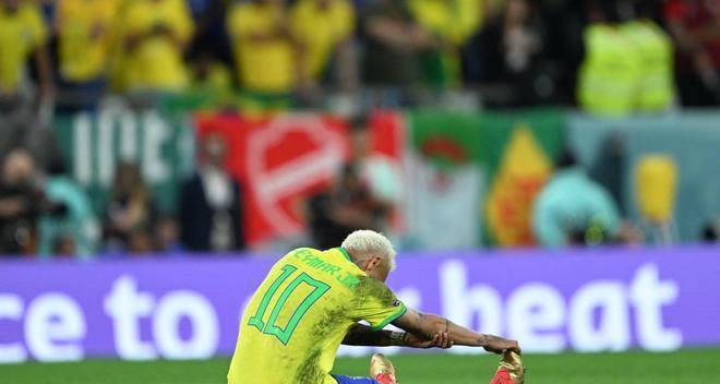 内马尔在本届世界杯上的首粒进球（内马尔点燃巴西队的希望，向世界展示实力）