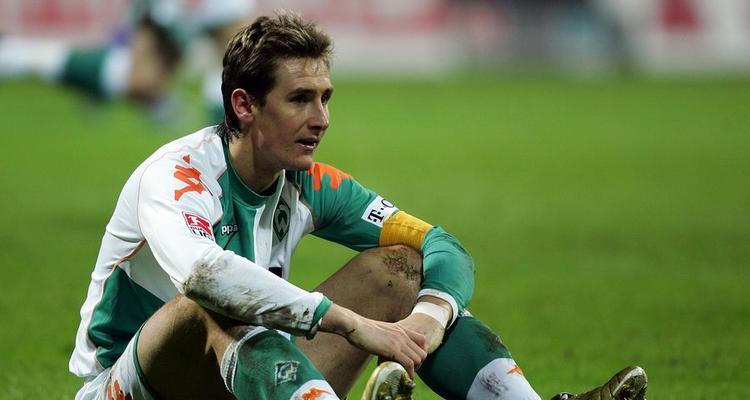 克洛泽世界杯进球如麻（德国前锋创造历史的壮举和他在世界杯上的神奇进球表现）