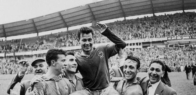 世界杯历届进球瞬间（致敬足球历史，重温激动瞬间）