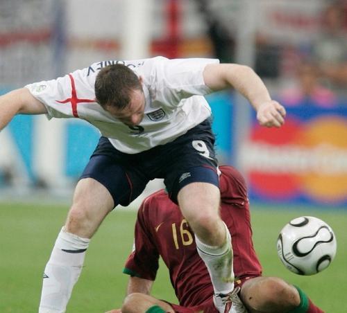 世界杯史上的激战（暴力与狂热交织，围绕橄榄球场的血与汗）